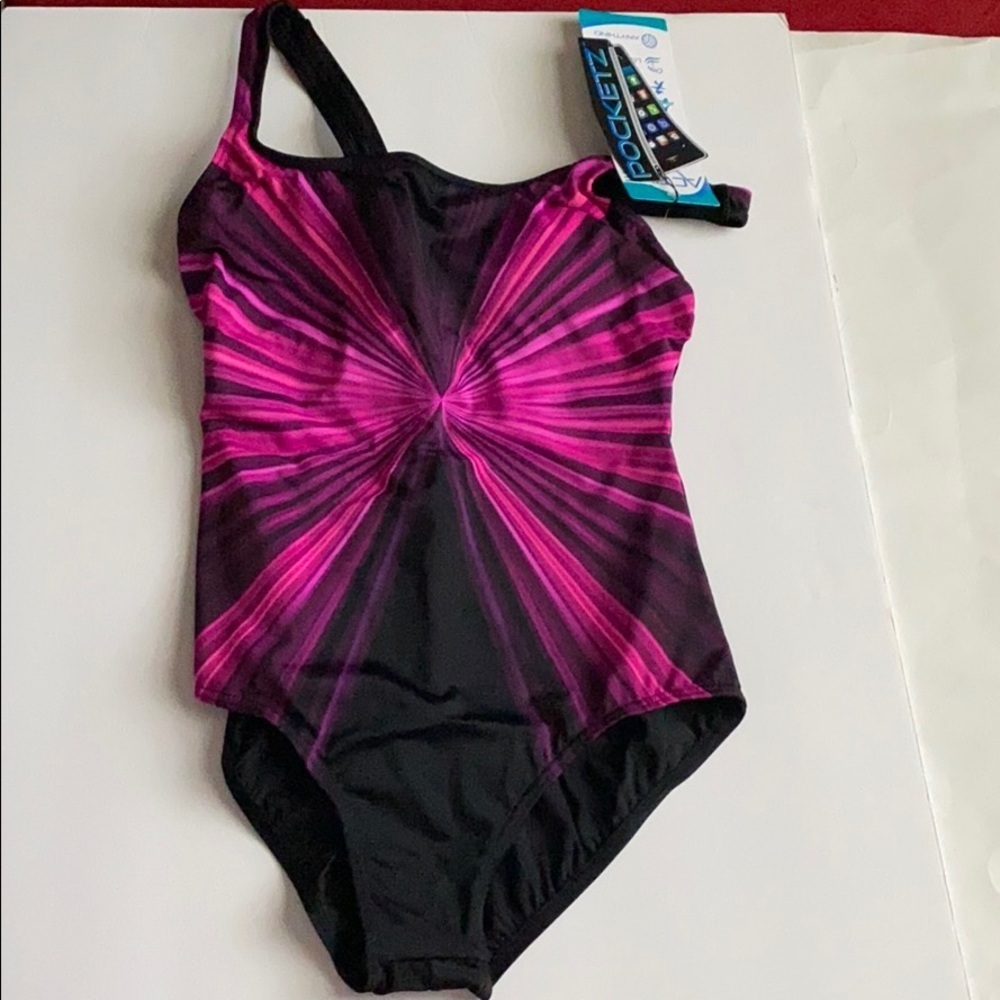 👉 REEBOK Women’s One Piece Swimsuit Size 10